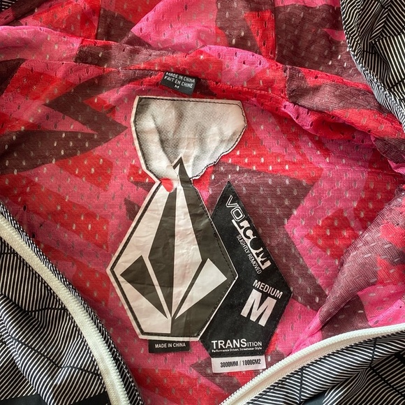 Volcom Transition Performance Driven Streetwear Hooded Windbreaker Size Medium - Picture 7 of 17
